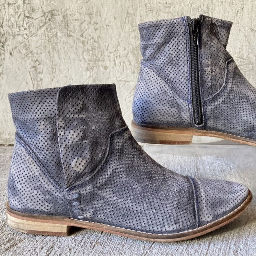 Free People Navy Perforated Leather Snap Button Zip Ankle Booties 40 - Picture 7 of 16